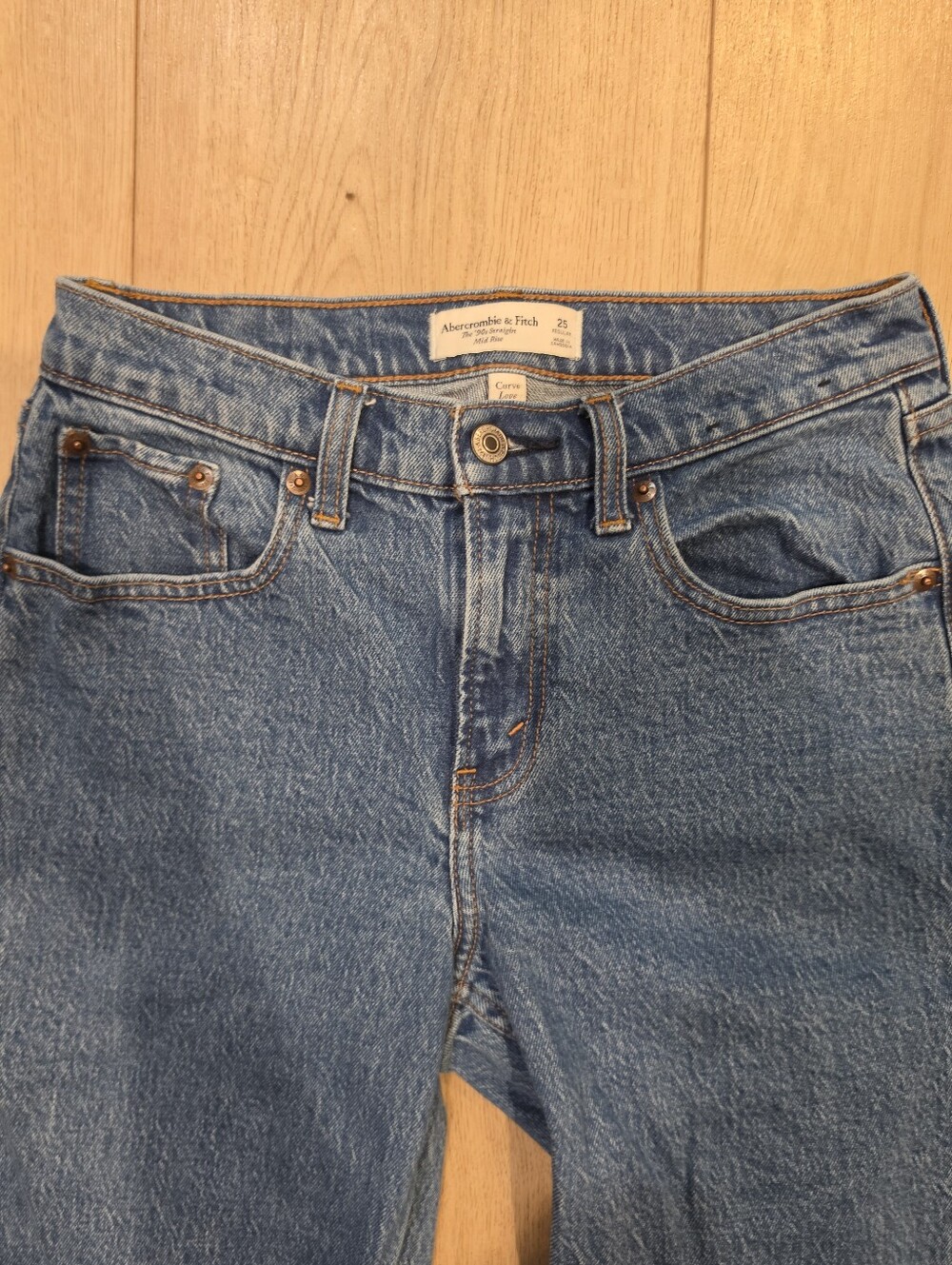 Abercrombie & Fitch Women’s 90s Straight Mid Rise Jeans Size 25 Medium Wash - Picture 2 of 5